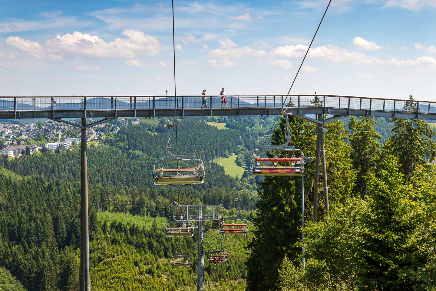 Radfahren im Sauerland Für Familien- und Genussradler hält das Schmallenberger Sauerland einige schöne Radwege und extra ausgearbeitete Themen-Radtouren bereit. Hierfür können E-Bikes (Pedelec´s) beim Schmallenberger Sauerland Tourismus geliehen werden. Sportlich ambitionierte Radfahrer finden eine große Streckenauswahl in der Tourendatenbank der Bike Arena Sauerland.